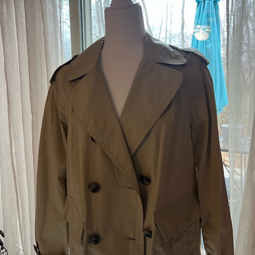 Vince Classic Tan Trenchjacket
